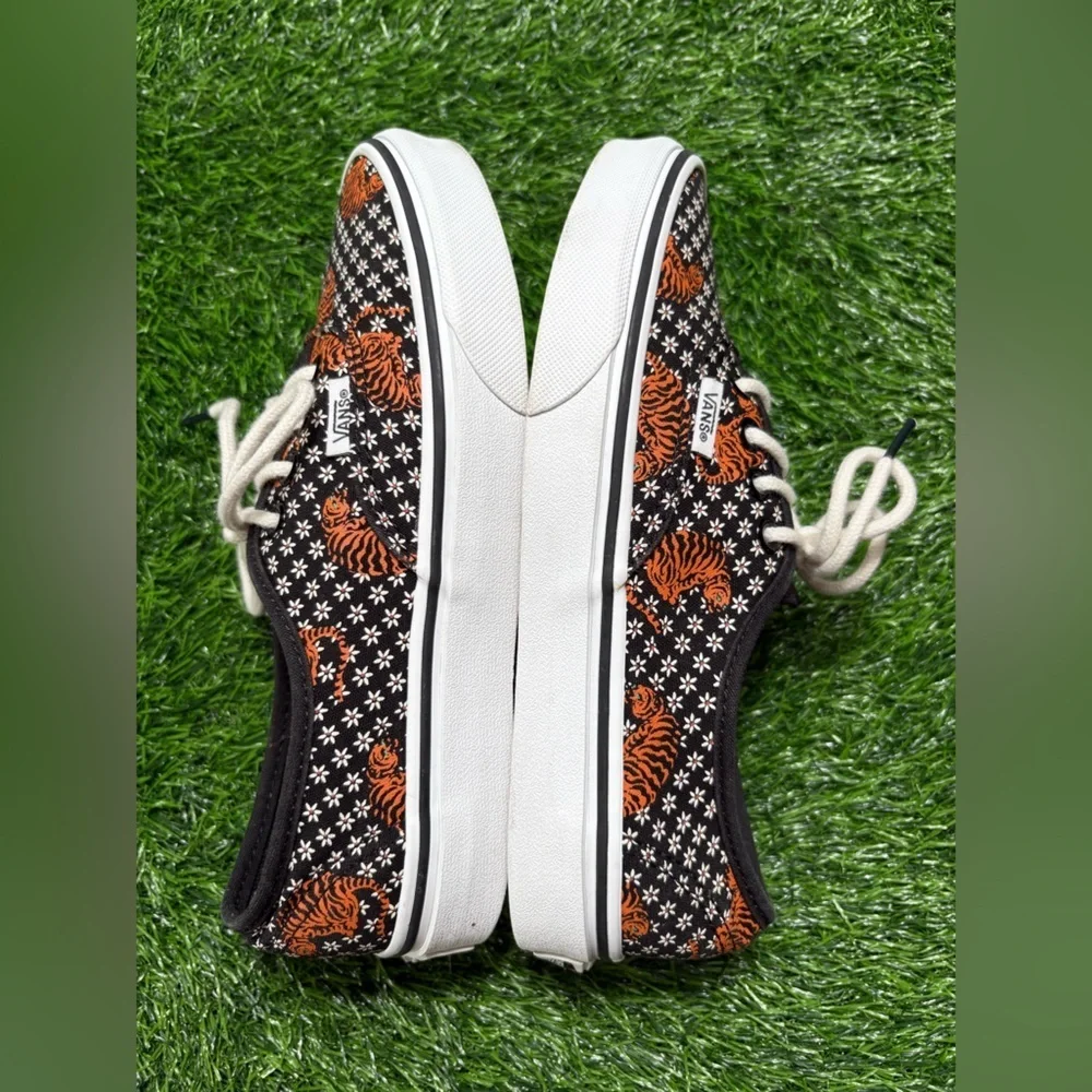 VANS Unisex Bengal Tiger Floral Black/Orange/White Low-Top Sneaker- M4.5, W6.0